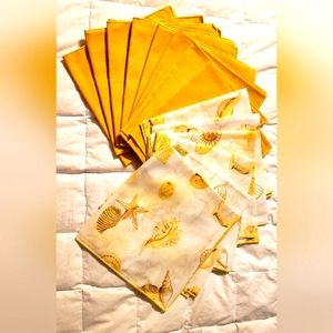 Cloth napkins, 14 in set.